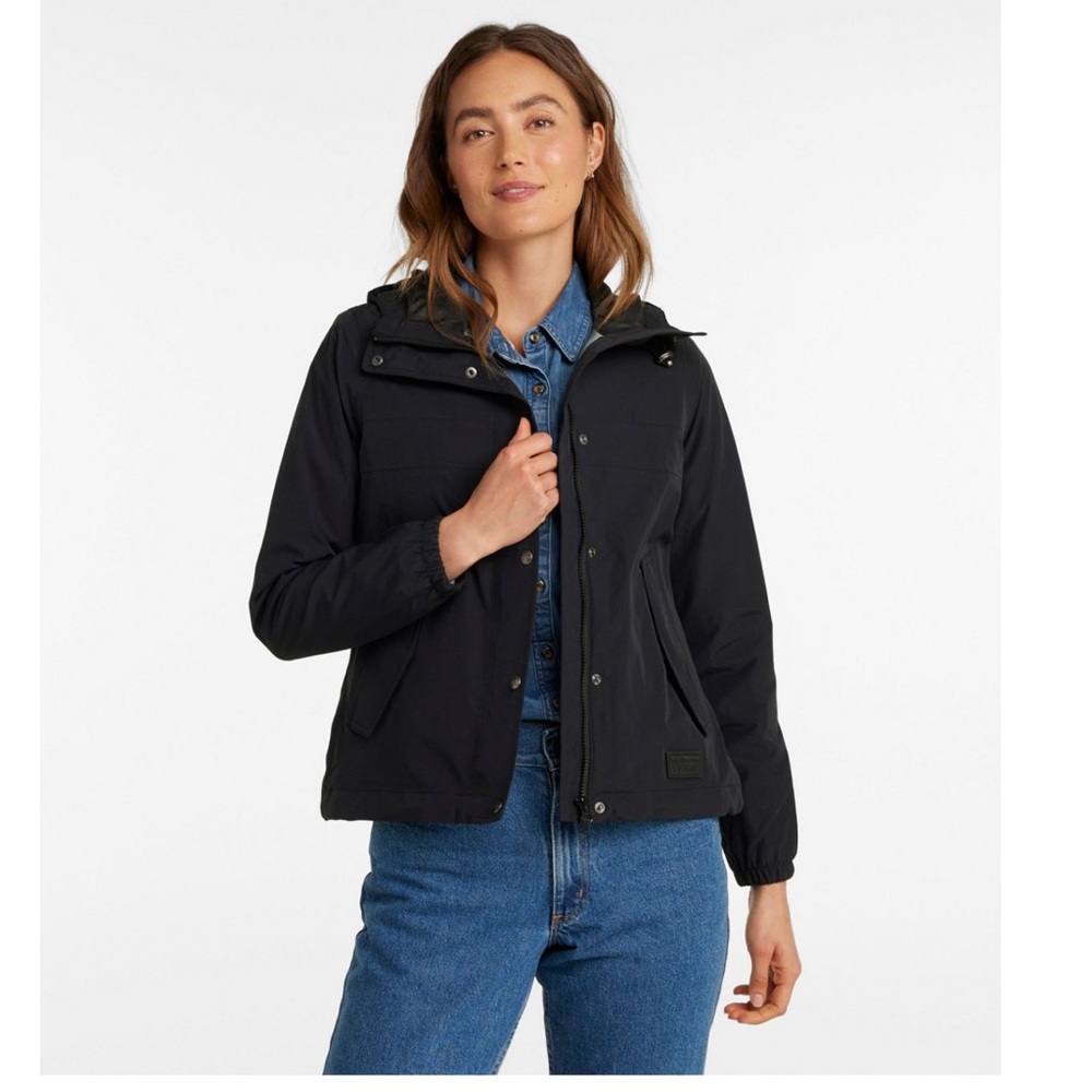 * Like New* LL Bean Women’s classic mountain rain jacket, black small petite
